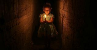 Değirmen Taşı Arasında Sıkışıp Kalan Gazzeli Çocuklar Ya Kuşatma Ya da İlaç Yoksunluğu Nedeniyle Ölüyorlar