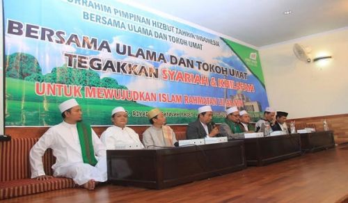 Endonezya: &quot;Müslüman alimler ve liderler Hilafet&#039;in ikamesi için buluştular.&quot;