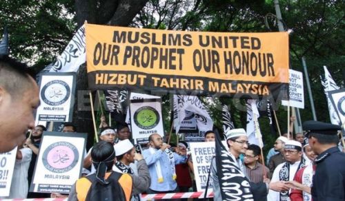 What Malaysia Needs Is A Total Change – With Shariah and Khilafah!