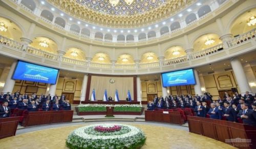 Le mufti d&#039;Ouzbékistan et les imams des mosquées protègent la loi non islamique actuelle du gouvernement
