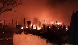 Verheerende Brände in Rohingya-Flüchtlingslagern offenbaren Nachlässigkeit und Versagen der Hasina-Regierung