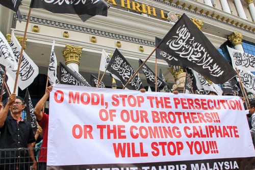 Hindistan’da Müslüman Katliamı: Hizb-ut Tahrir / Malezya, Hindistan Yüksek Komiserliği Önünde Protesto Düzenledi, Müslüman Orduları Harekete Geçmeye, İslam Ümmetini de Hilafeti Kurmak İçin Hizb-ut Tahrir’e Katılmaya Çağırdı