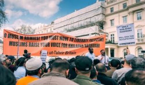 حزب التحریر برطانیہ: یومِ سقوطِ خلافت کے موقع پر ترکی کی ایمبیسی کے سامنے احتجاجی دھرنا!
